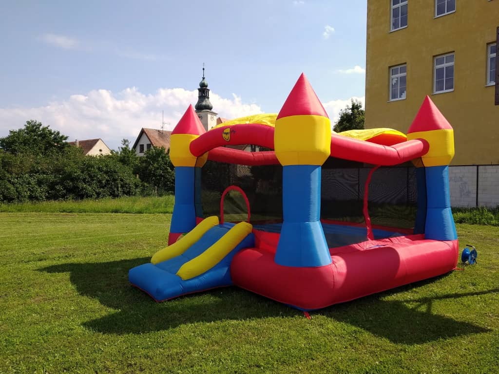 Skákací hrad pro děti na pronájem